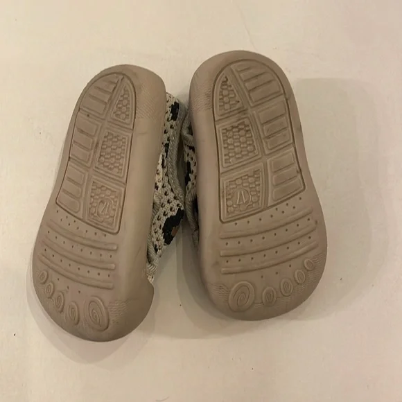 Pompons Sandals - Picture 2 of 2